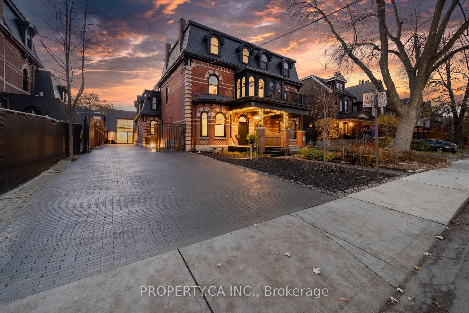 Property Photo:  38 Beaconsfield Avenue Main House  ON M6J 3H9 