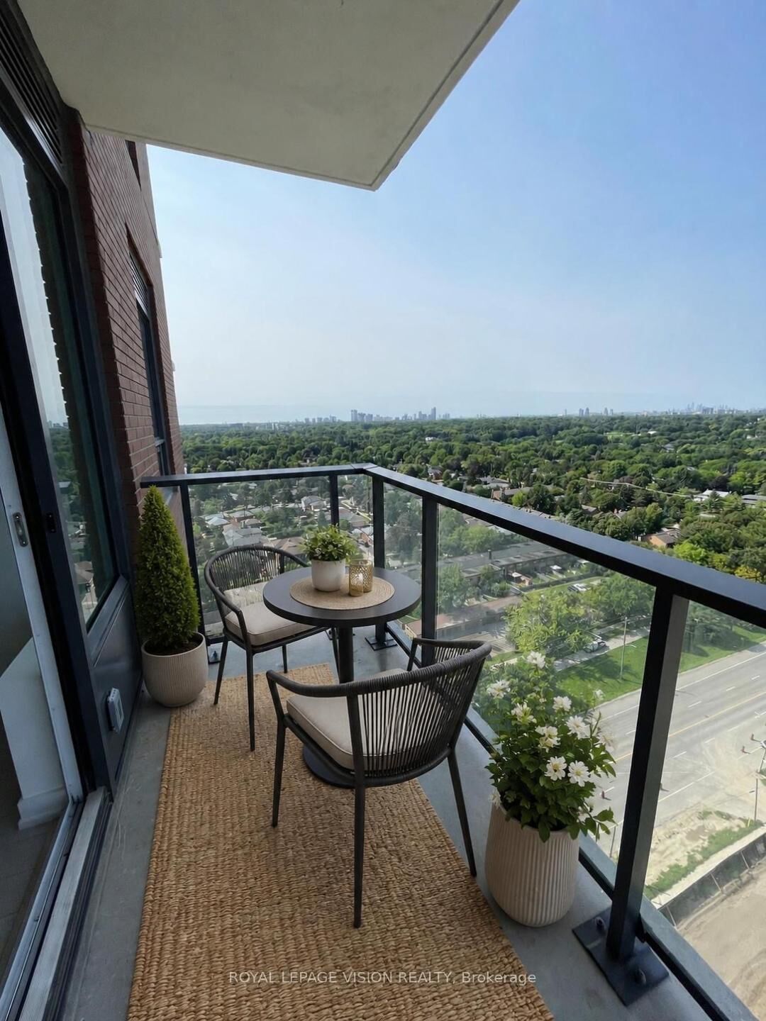 Property Photo:  4010 Eglinton Avenue W 1911  ON M9A 0G5 