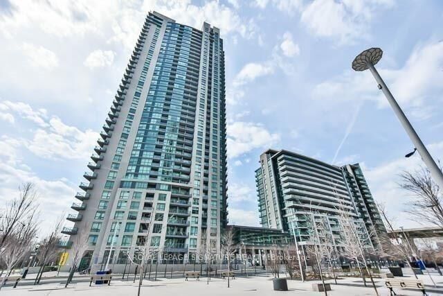 Property Photo:  215 Fort York Boulevard 3709  ON M5V 4A2 