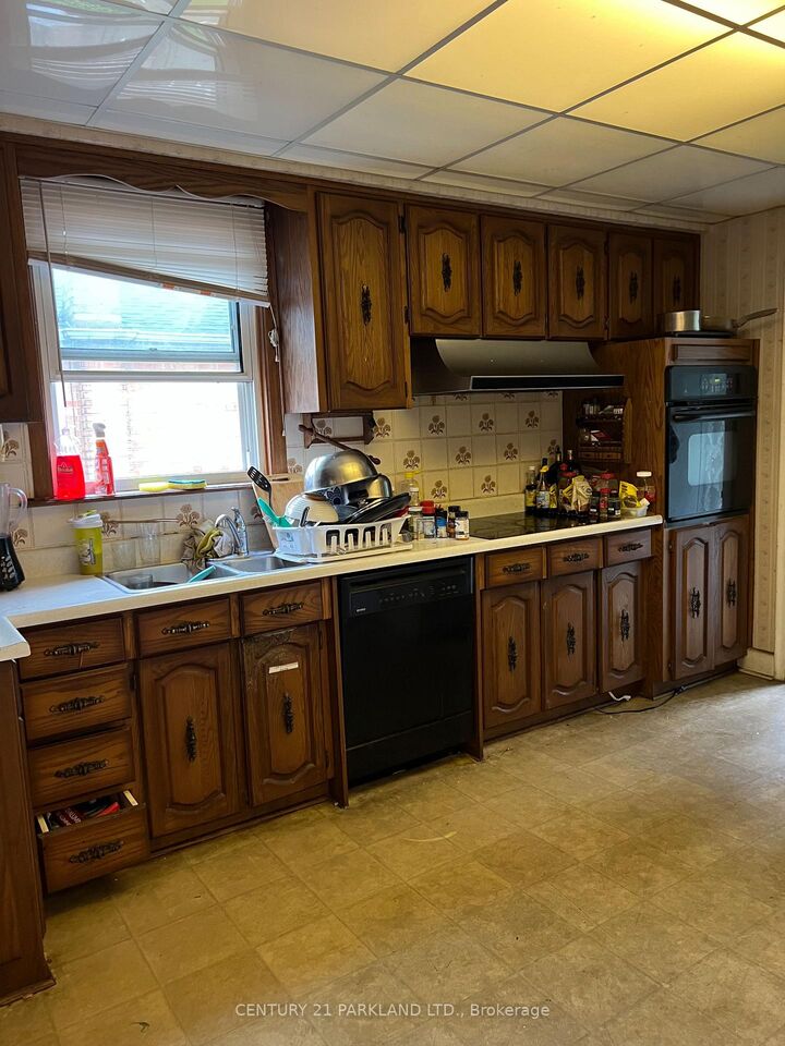 Property Photo:  125 North Carson Street  ON M8W 4C7 