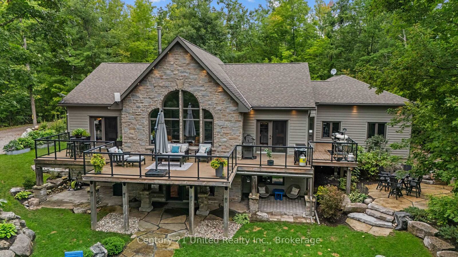 Property Photo: 37 Mitchell Crescent ON K0L 1J0