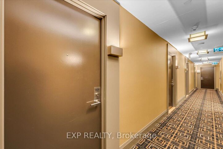 Property Photo:  17 Zorra Street 1509  ON M8Z 0C8 