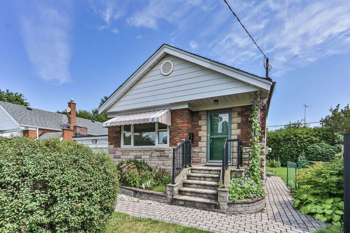 Property Photo:  40 Shandara Crescent  ON M1R 1E9 