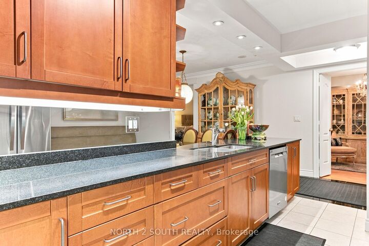 Property Photo:  38 William Carson Crescent 116  ON M2P 2H2 