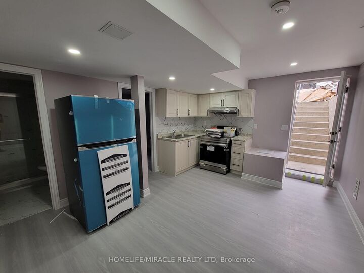 Property Photo:  22 Tawnie Cres (Basement) N/A  ON L6X 0L7 