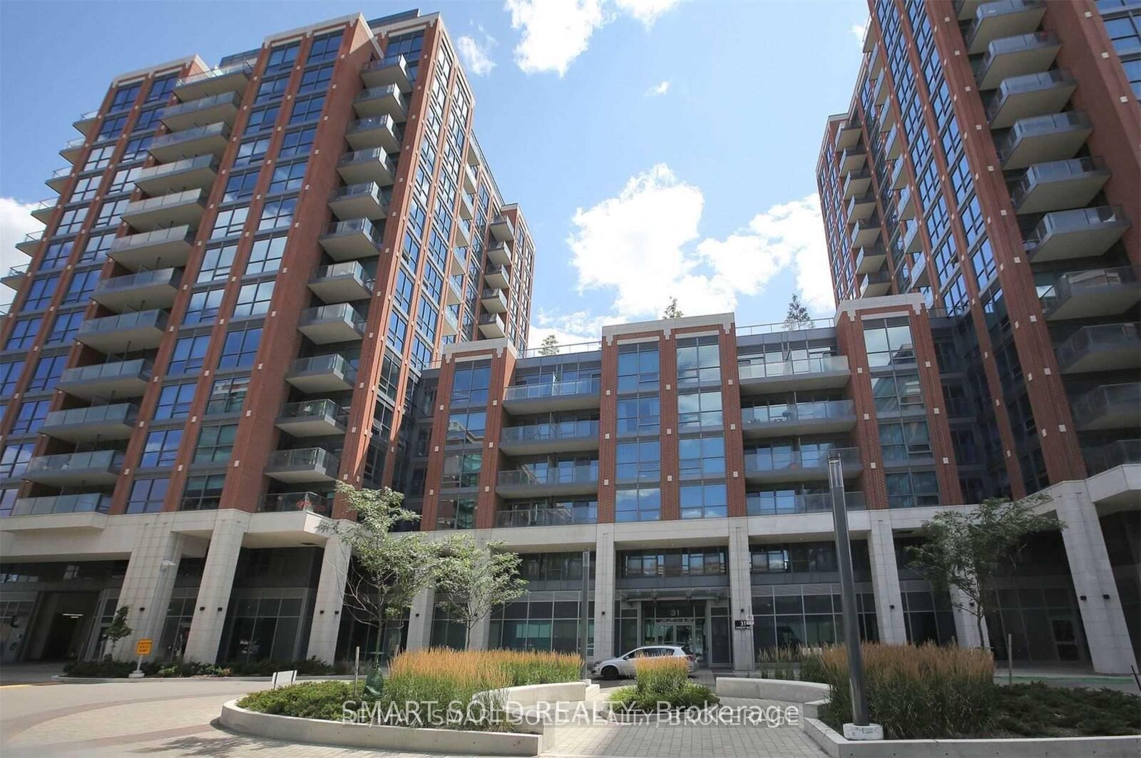 Property Photo:  31 Tippett Road 831  ON M3H 2V1 