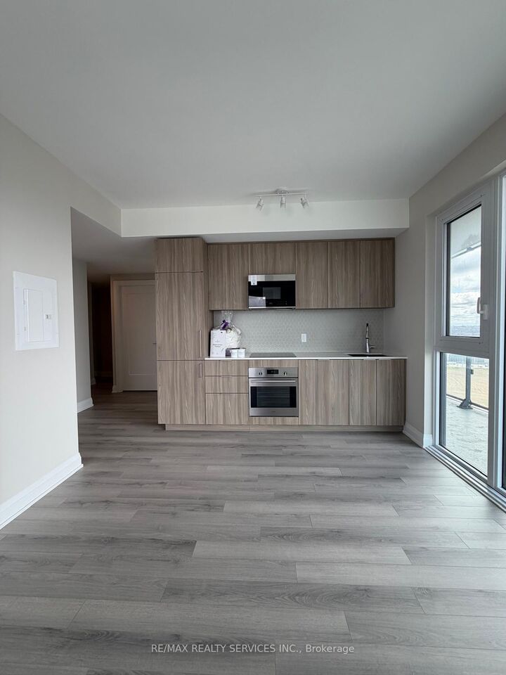 Property Photo:  15 Skyridge Drive E 2314  ON L6P 4S3 