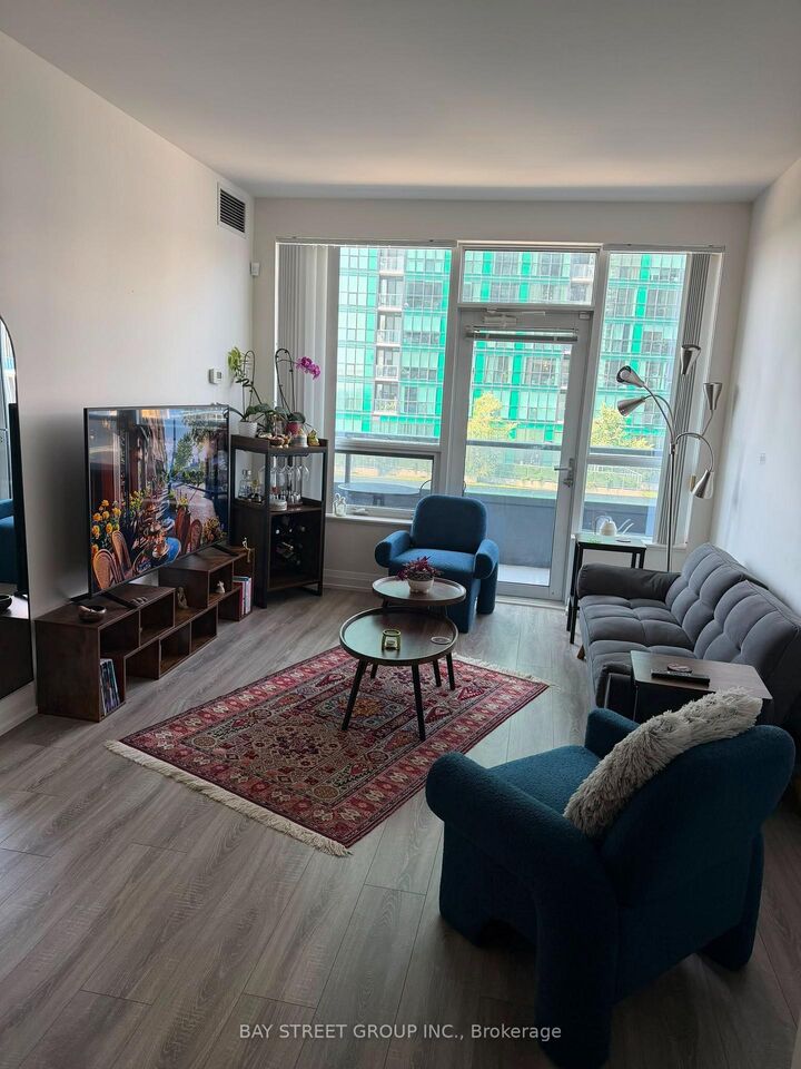 Property Photo:  2 Anndale Drive 811  ON M2N 0G5 