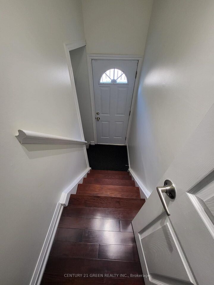 Property Photo:  37 Ravenview Drive Bsmt  ON M1E 3L9 