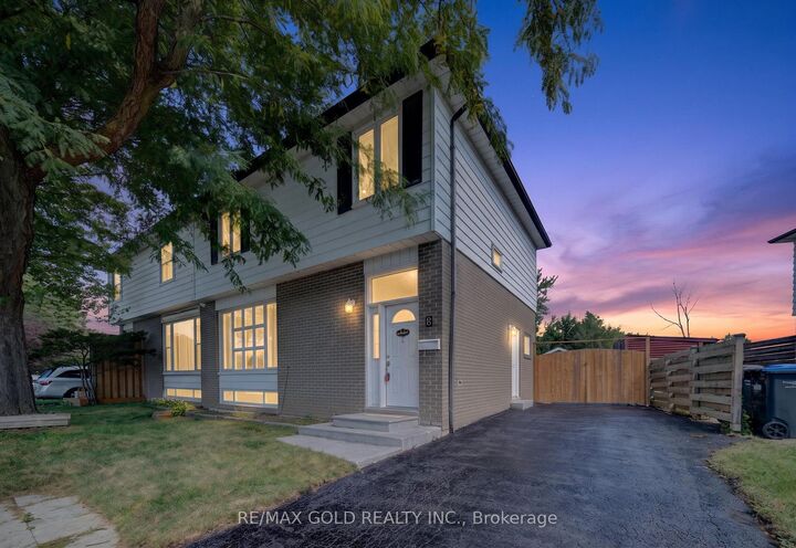 Property Photo:  8 Earnscliffe Gate  ON L6T 3B3 