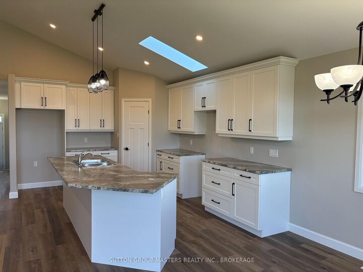 Property Photo:  812 Windermere Drive  ON K7P 0N5 