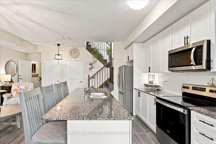 Property Photo:  1597 Rose Way 103  ON L9E 1N4 