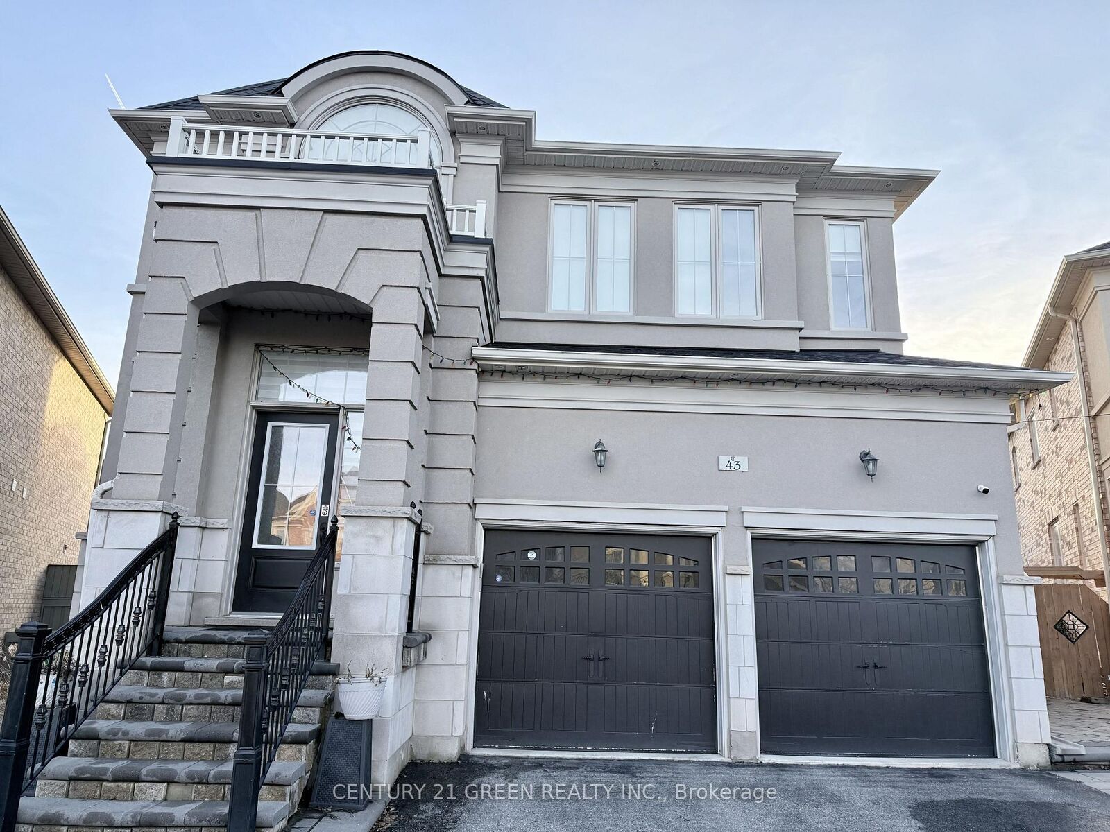 Property Photo:  43 Black Diamond Crescent Upper  ON L6X 1A2 