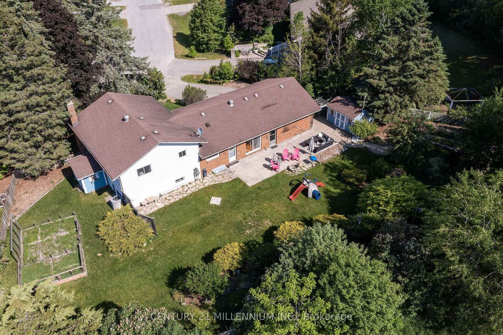 Property Photo:  41 Douglas Crescent  ON N0B 1Z0 