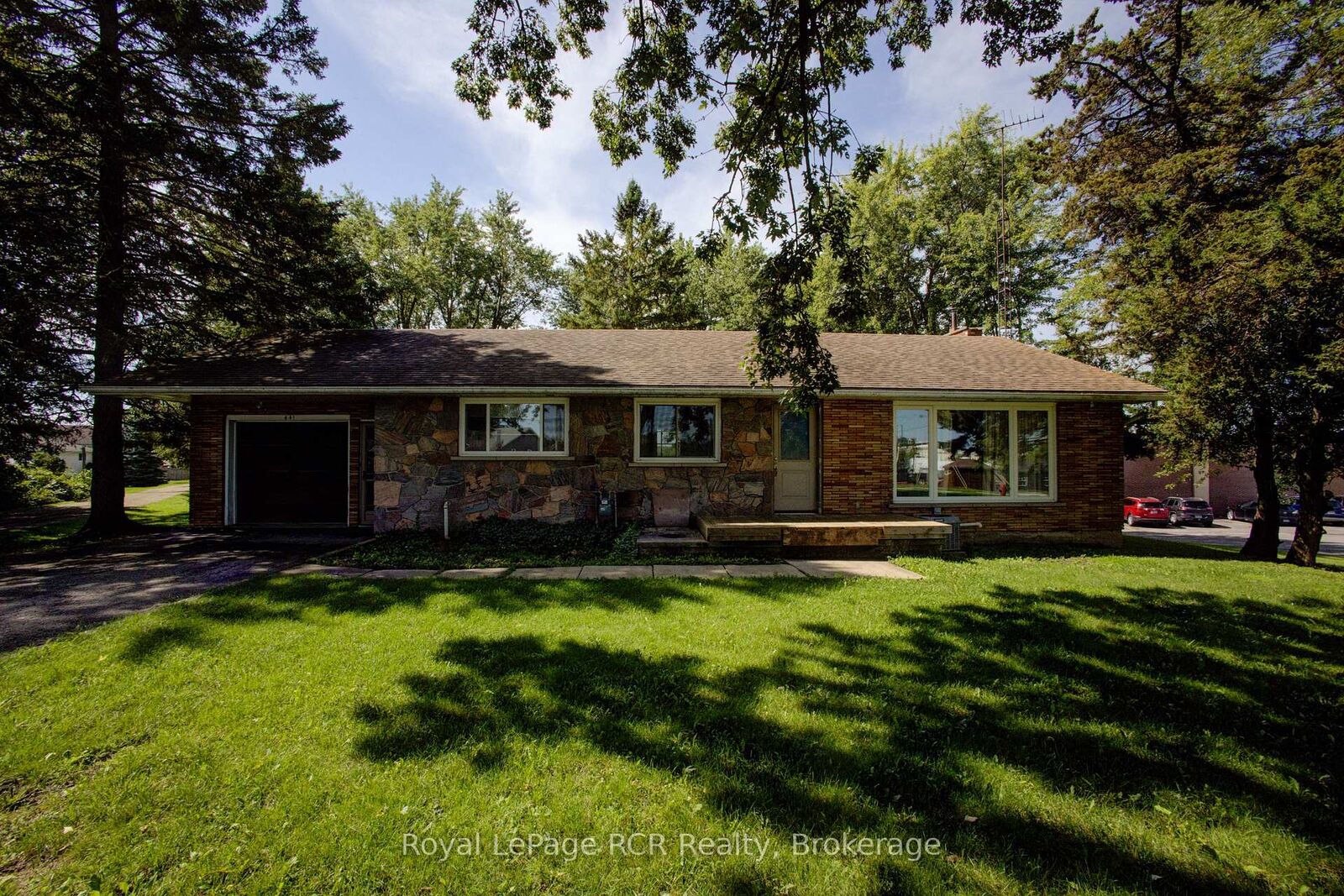 Property Photo:  441 Smith Street  ON N0G 1A0 