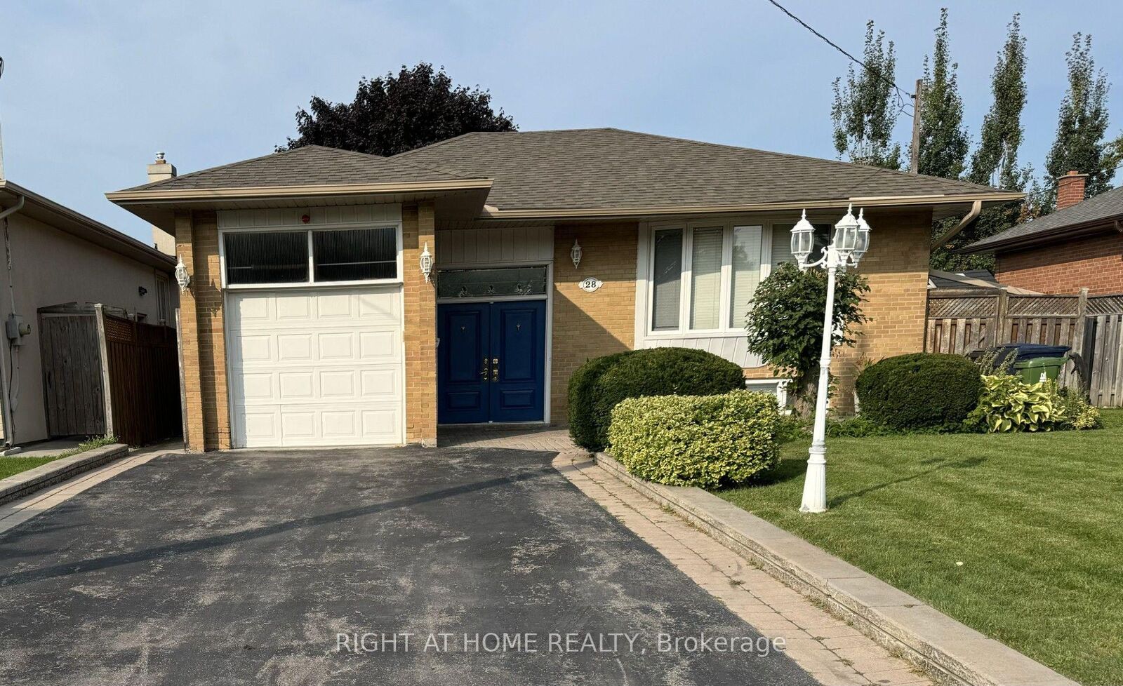 Property Photo:  28 Gorman Park Road  ON M3H 3K4 
