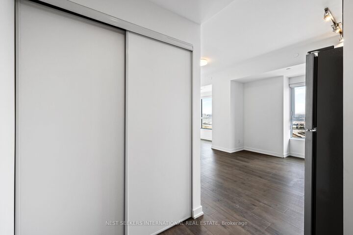 Property Photo:  56 Lakeside Terrace 1001  ON L4M 7B9 