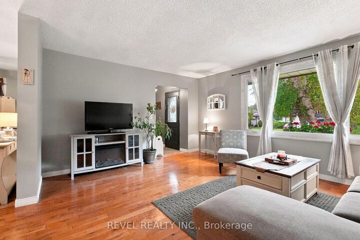 Property Photo:  562 Capilano Crescent  ON L1H 7V2 
