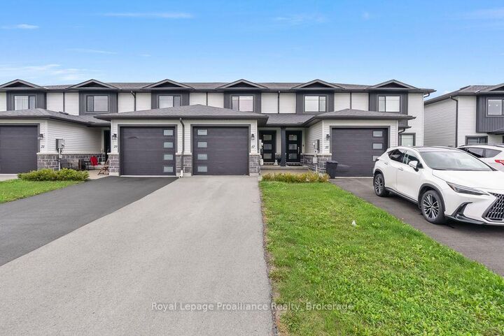 Property Photo:  17 Dewal Place  ON K8P 0H3 