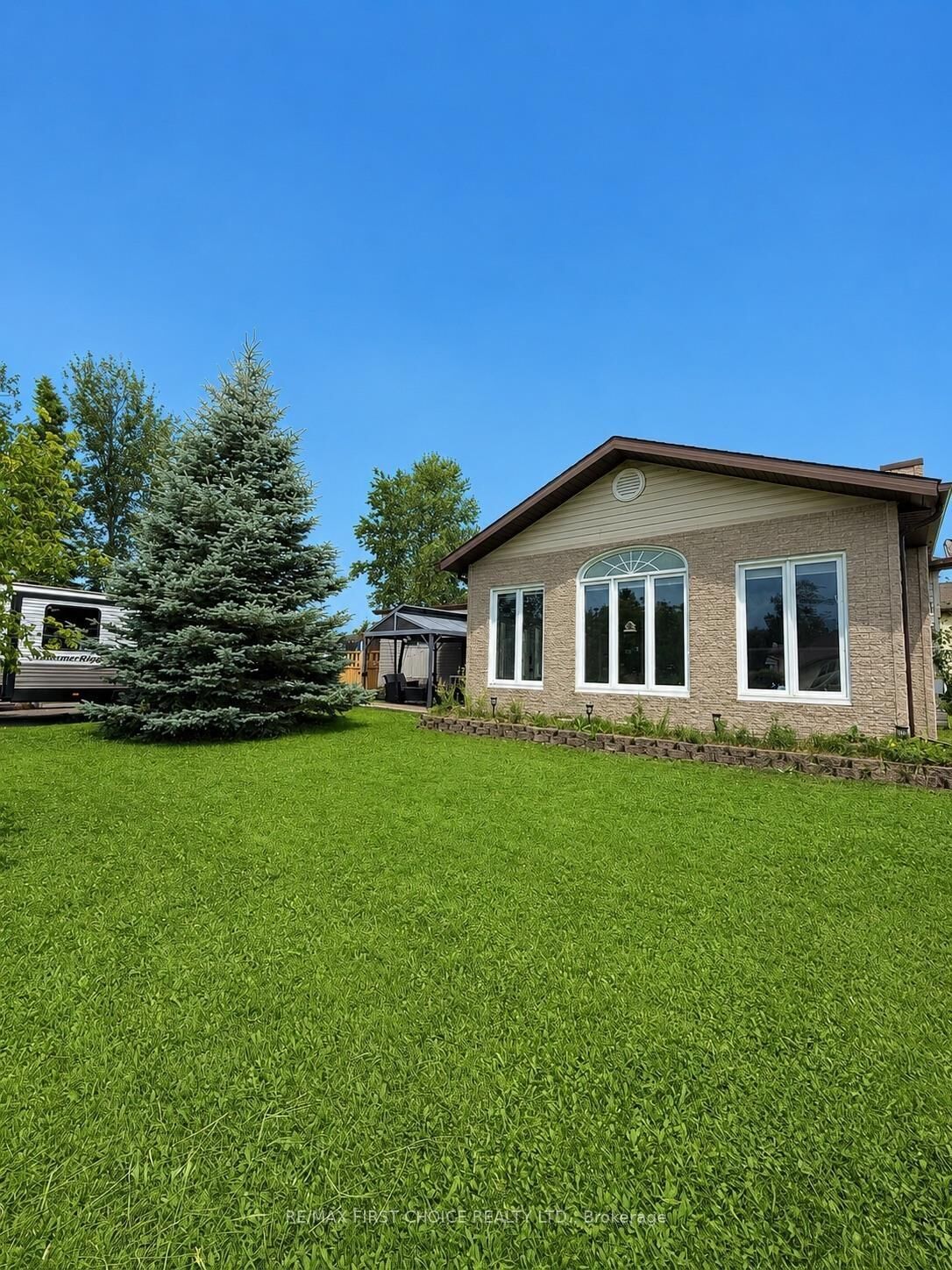 Property Photo: 109 Clarke Avenue ON P0T 1M0