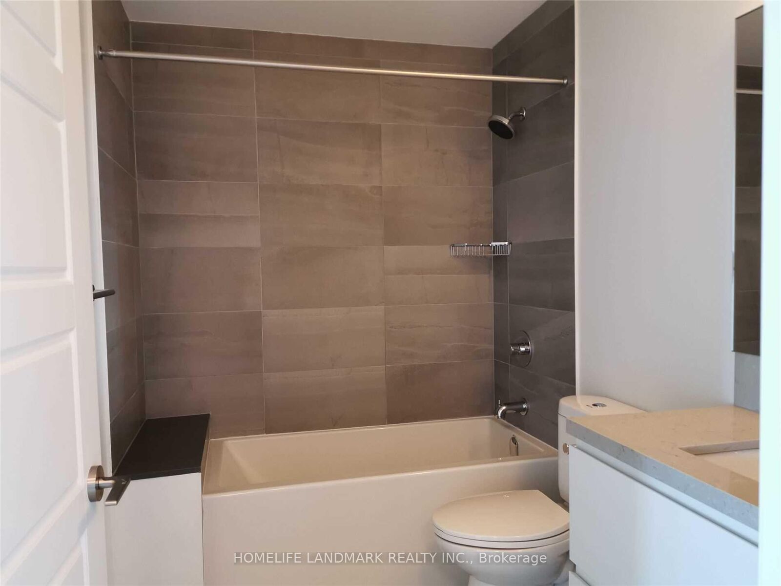 Property Photo:  15 Water Walk Drive 2811  ON L6G 0G2 