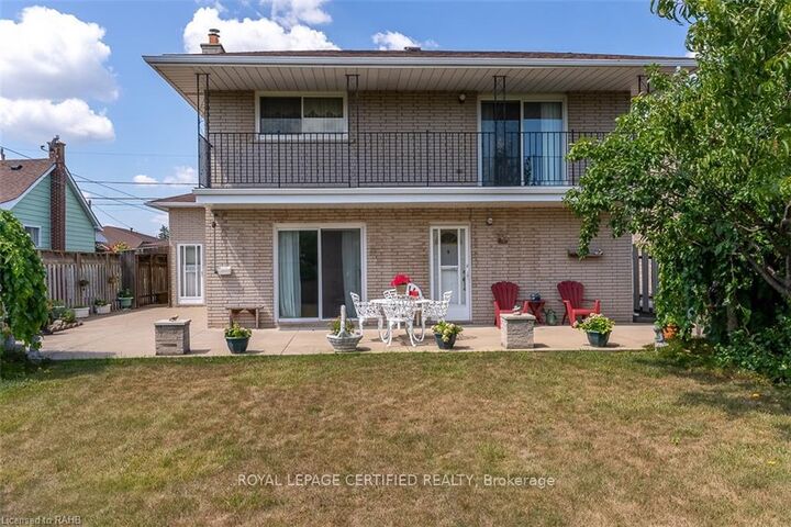 Property Photo:  216 Margaret Avenue Lower  ON L8E 2H8 