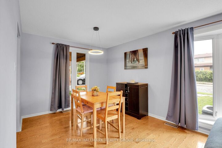 Property Photo:  90 Chesterton Drive  ON K2E 5T6 