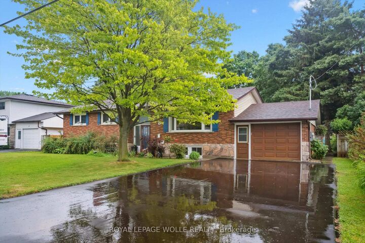 Property Photo:  54 Schweitzer Street Unit B  ON N2K 1B4 