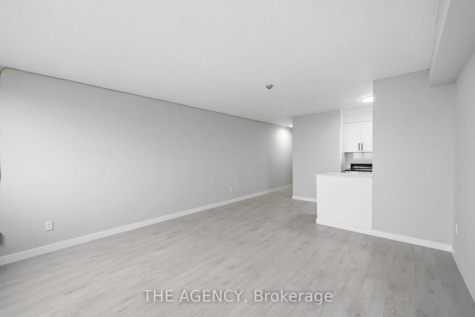 Property Photo:  2360 Dundas Street W 2808B  ON M6P 4B2 