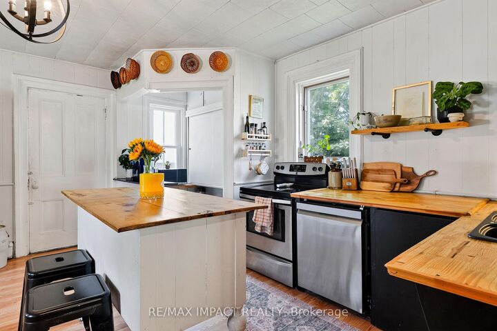 Property Photo:  162 Baldwin Street  ON K0K 1H0 