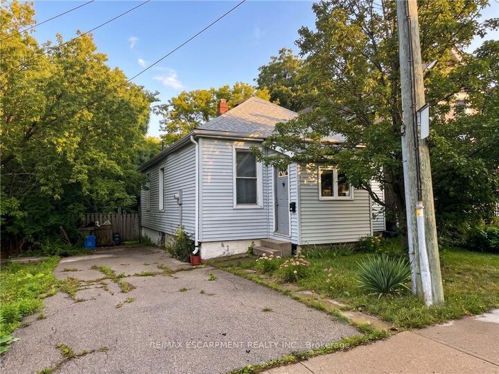 Property Photo:  28 Brantdale Avenue  ON L9C 1B7 