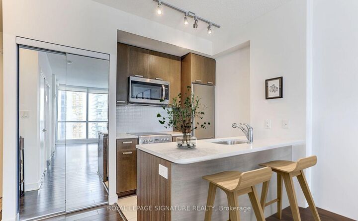 Property Photo:  295 Adelaide Street W 3701  ON M5V 1P7 