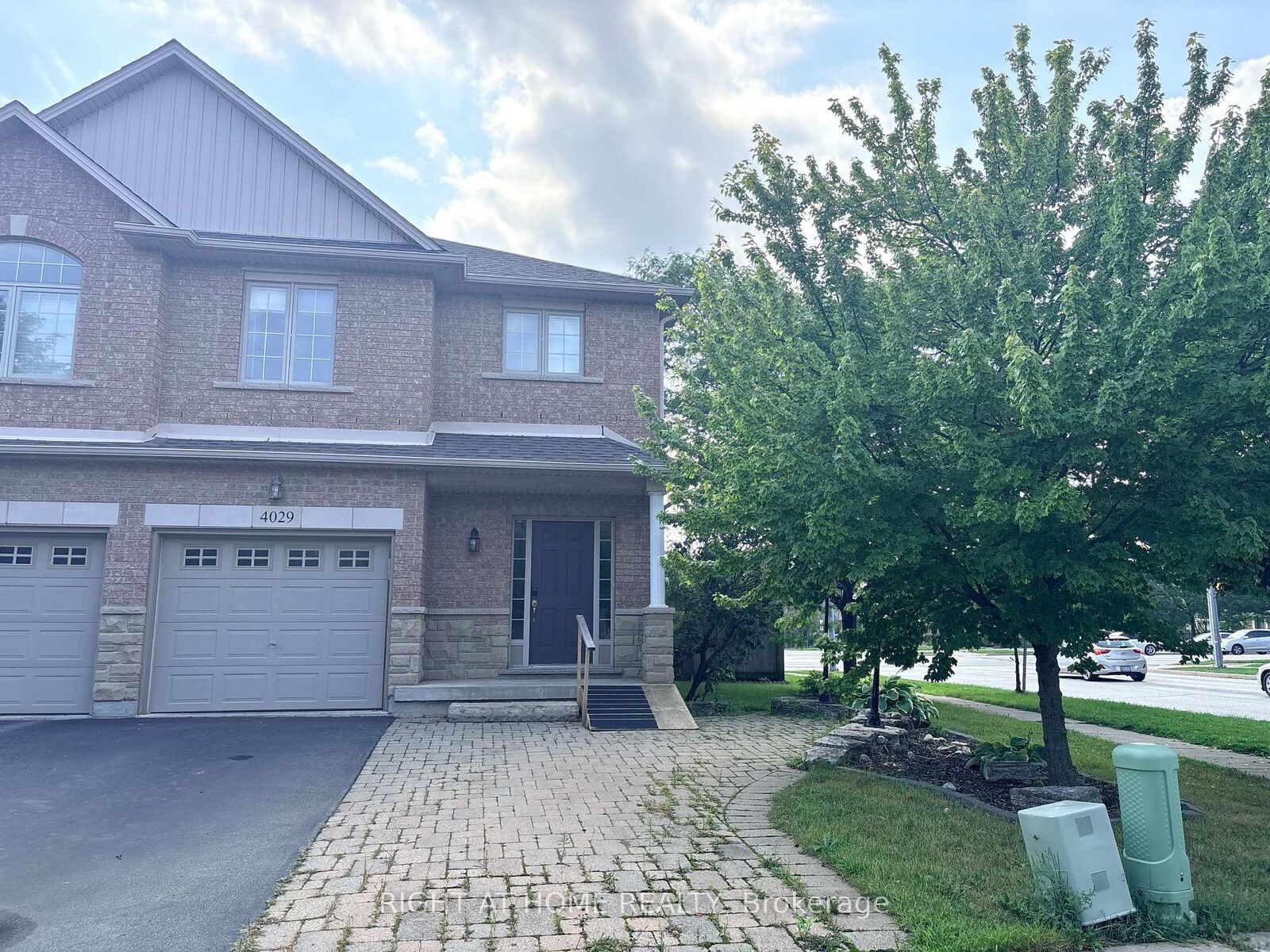 Property Photo:  4029 Alexan Crescent  ON L7M 5A8 