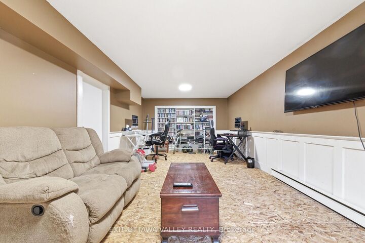 Property Photo:  13 Tamarack Street  ON K0J 1P0 