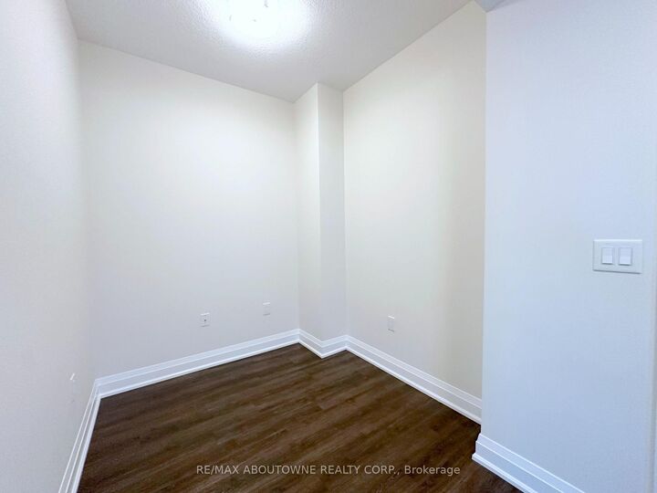 Property Photo:  2333 Taunton Road 101  ON L6H 0N5 