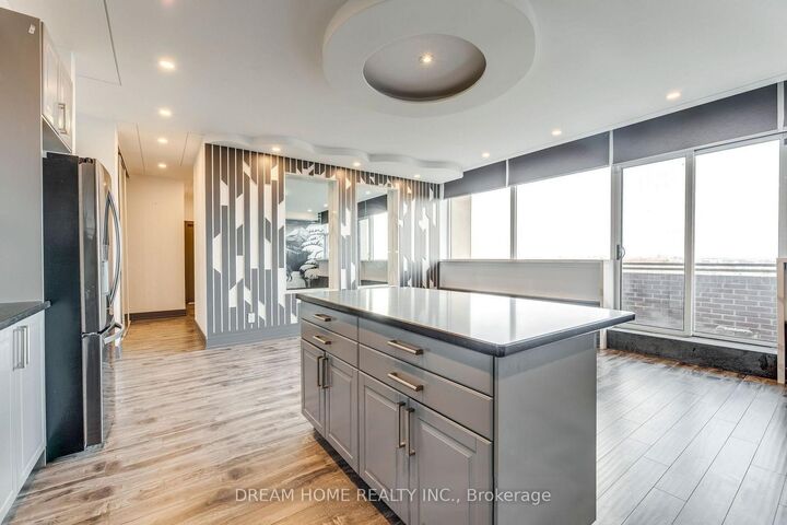Property Photo:  2301 Derry Road W 1010  ON L5N 2R4 