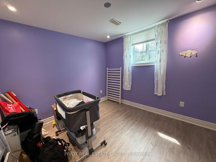 Property Photo:  1303 Freeport Drive  ON L5C 1S5 