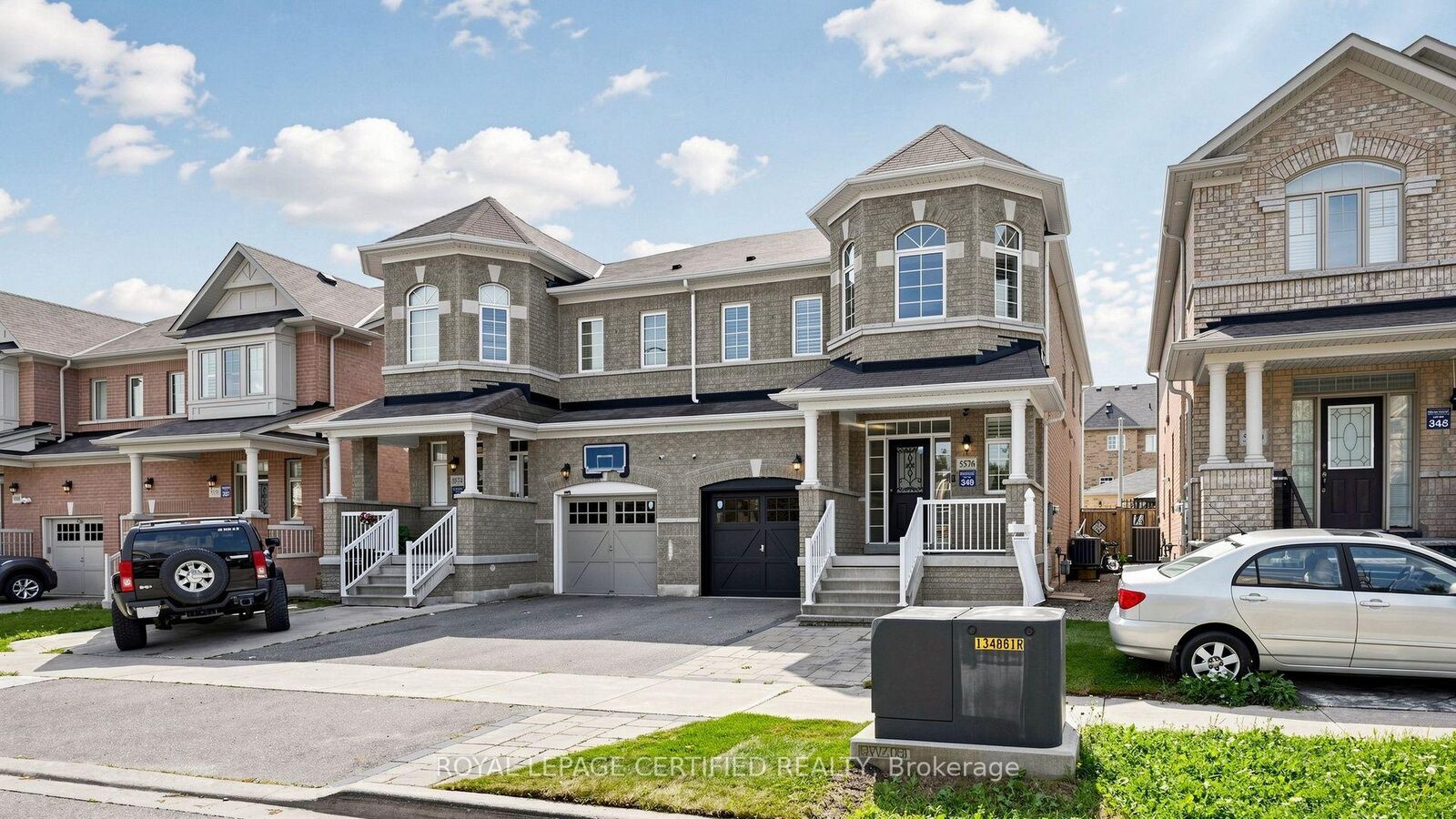 Property Photo: 5576 Meadowcrest Avenue ON L5M 0V1