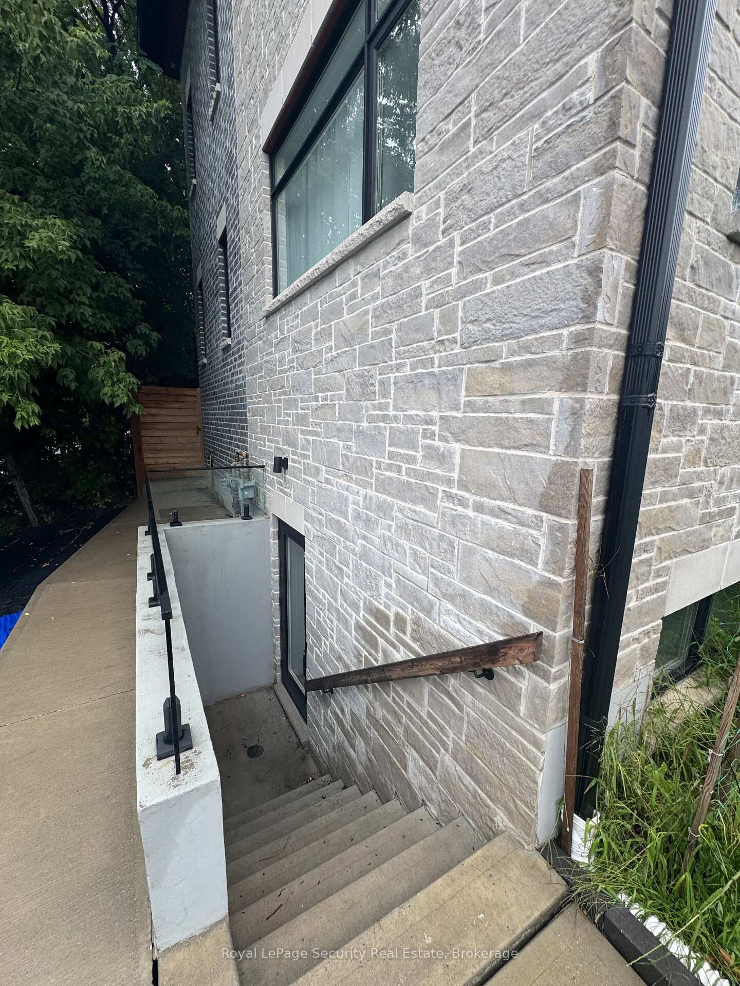 Property Photo:  196 Strathnairn Avenue Lower #1  ON M6M 2G1 