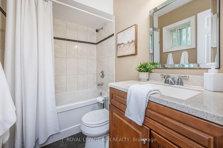 Property Photo:  194 Lisa Marie Drive  ON L9W 4P7 