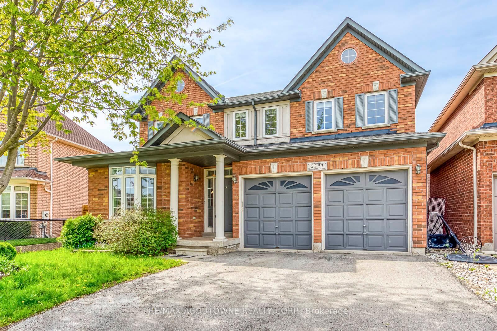 Property Photo:  2290 Woodmont Crescent S  ON L6M 5A1 