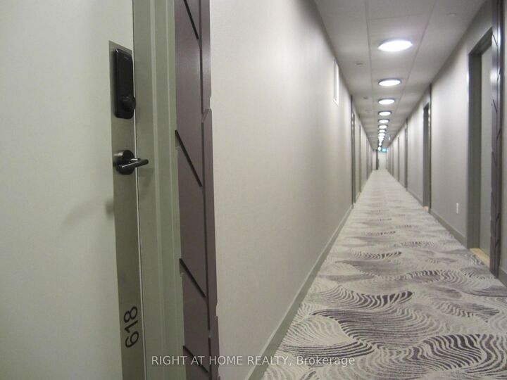 Property Photo:  5105 Hurontario Street 618  ON L4Z 0C9 