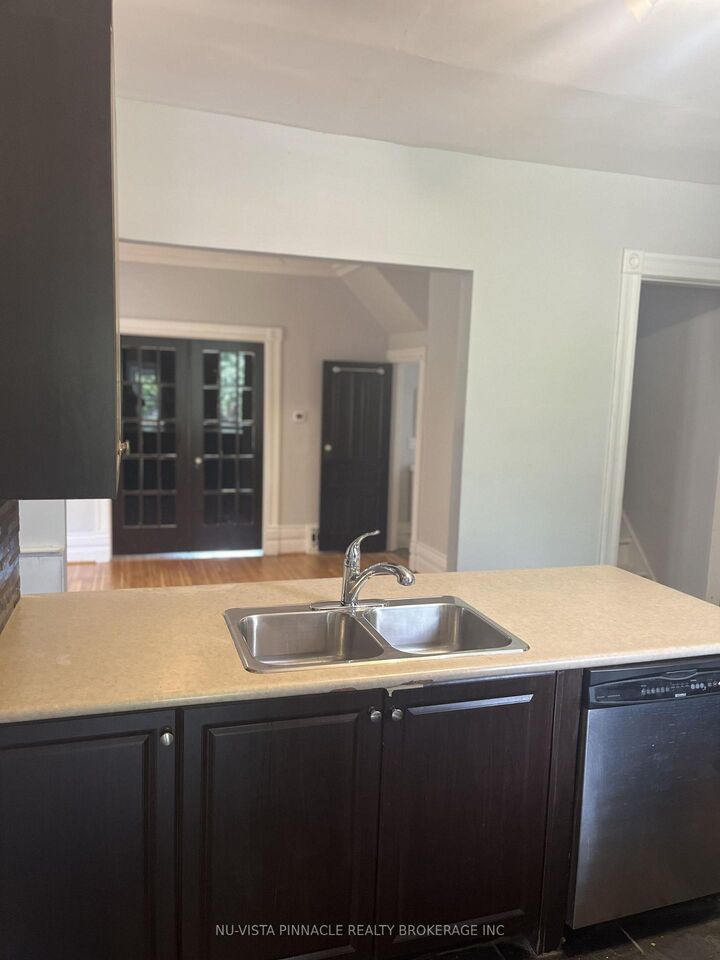 Property Photo:  572 Oxford Street E  ON N5Y 3J1 