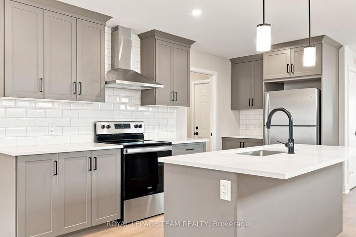 Property Photo:  52 Whitcomb Crescent  ON K7A 0C2 