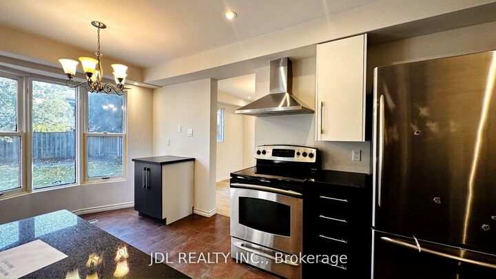 Property Photo:  127 Huntington Park Drive  ON L3T 7C8 