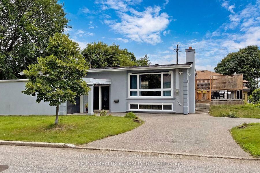 Property Photo:  142 Combe Avenue Lower  ON M3H 4K1 