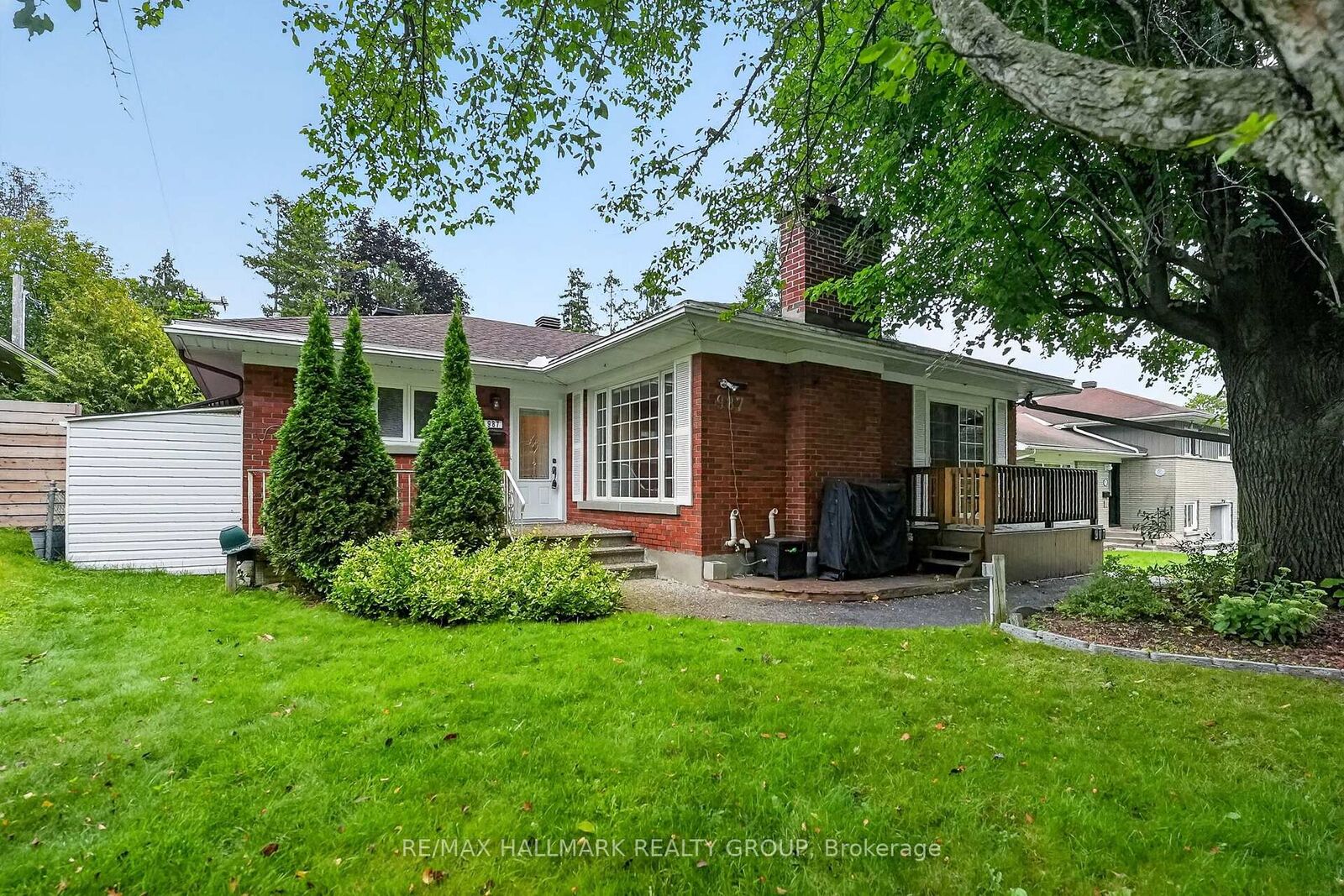 Property Photo:  987 Neville Street  ON K2B 5W1 