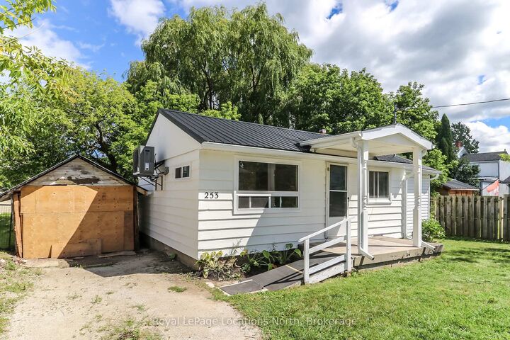 Property Photo:  253 Thompson Street  ON N4L 1M3 