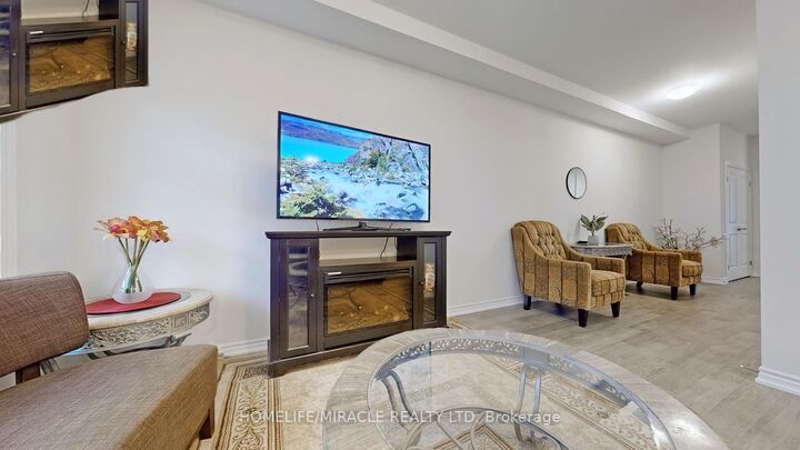 Property Photo:  5672 Dorchester Road 26  ON L2G 4Y8 