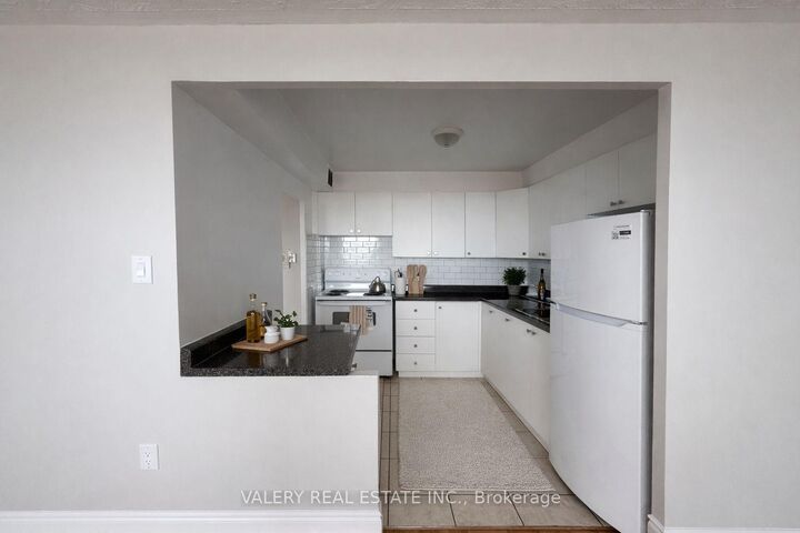 Property Photo:  890 Jane Street 100  ON M6N 4C3 